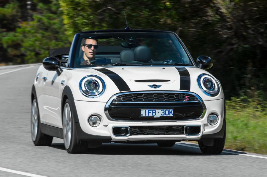  Mini Cooper S Cabrio 2016 года  (AU) (фото 10 из 14)